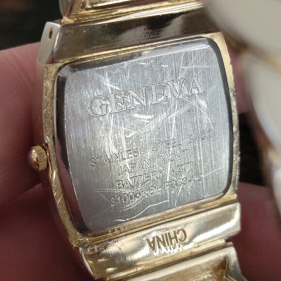 Vintage Watches Geneva Gold Tone Cushion Case Quartz Fashion Watch Womens - Picture 5 of 10